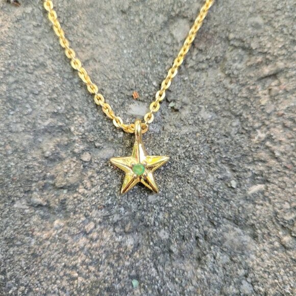 Gold Toned Star Necklace - Picture 1 of 2